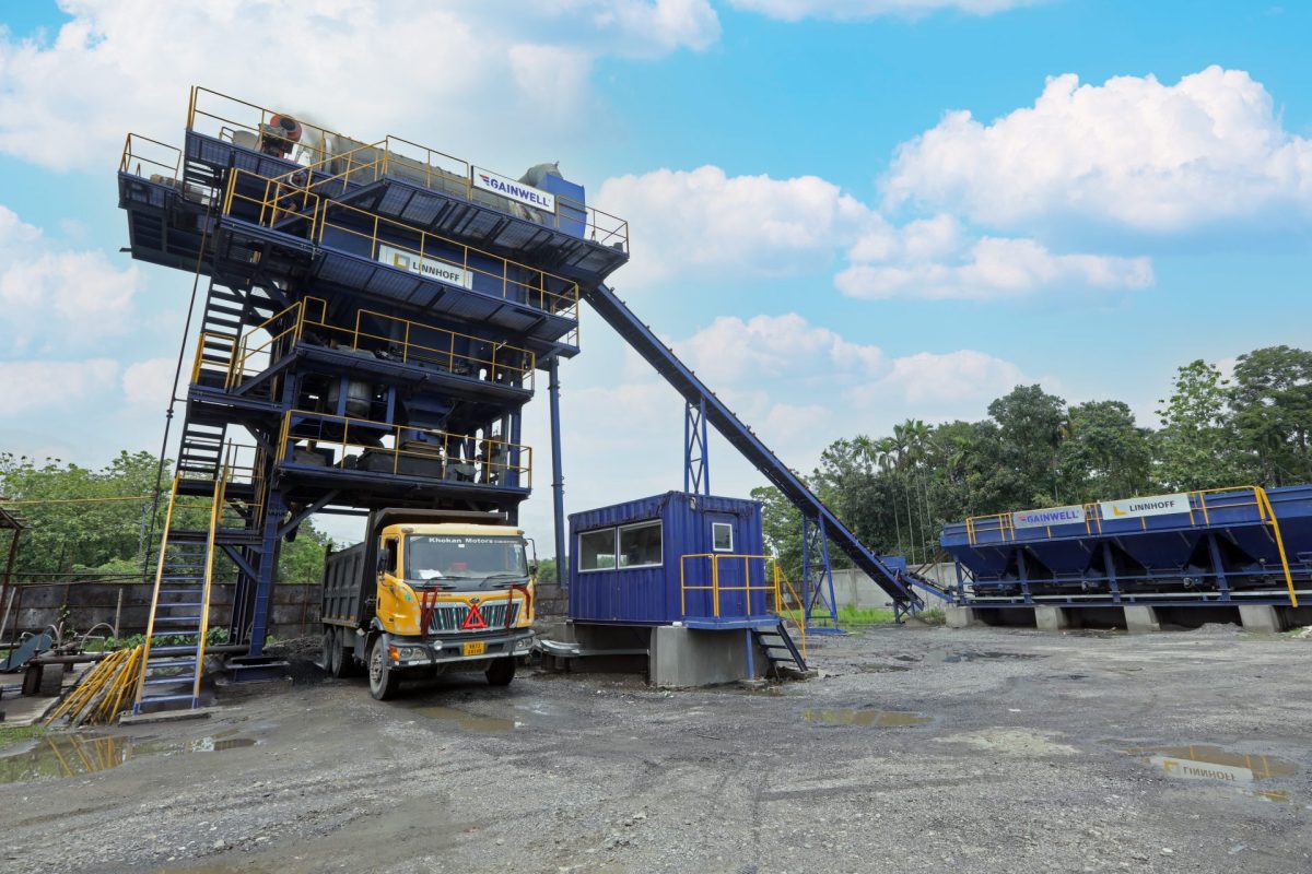 The Linnhoff DRX1500 DurableMix Asphalt Mixing Plant manufactured by Gainwell Commosales.