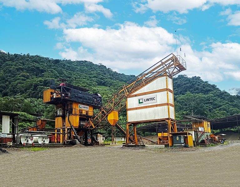 Lintec CSD2500B installed remotely to achieve quality asphalt for Bolivia road project