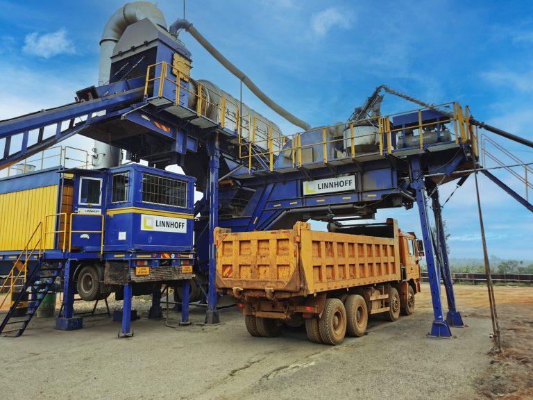 Power China calls on Linnhoff asphalt mixing plant to improve rural Kenyan roads